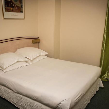 Le Terminus Hotel Tarascon Bagian luar foto