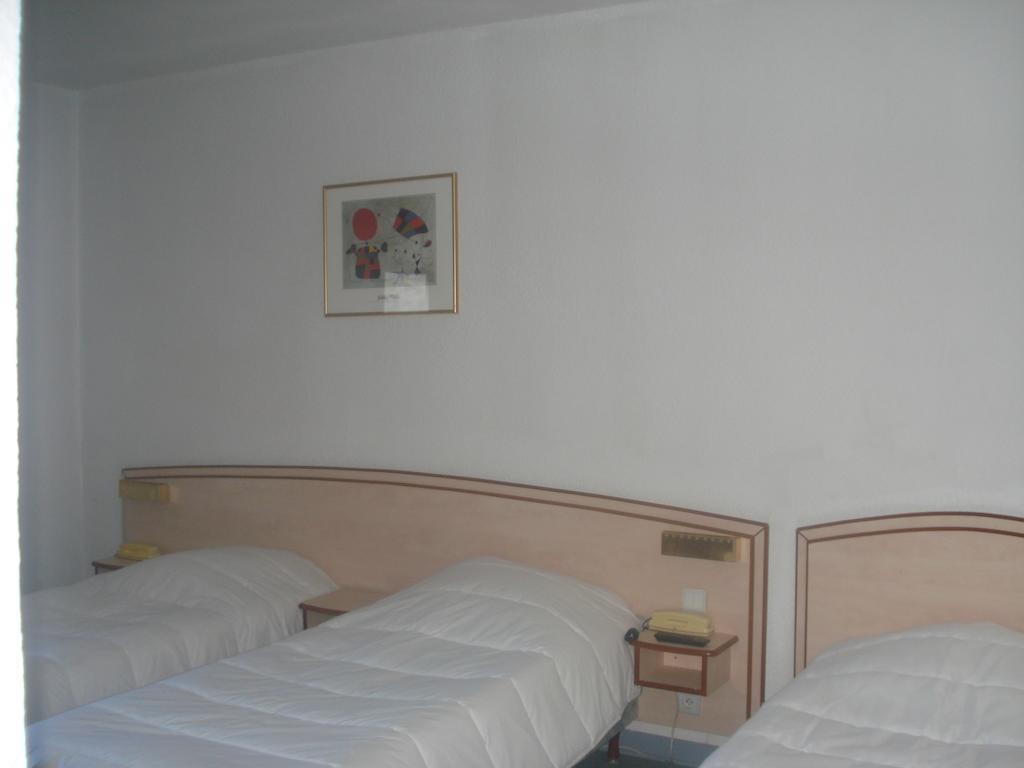 Le Terminus Hotel Tarascon Bagian luar foto