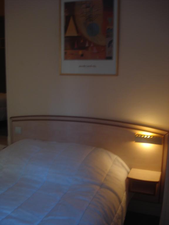 Le Terminus Hotel Tarascon Bagian luar foto