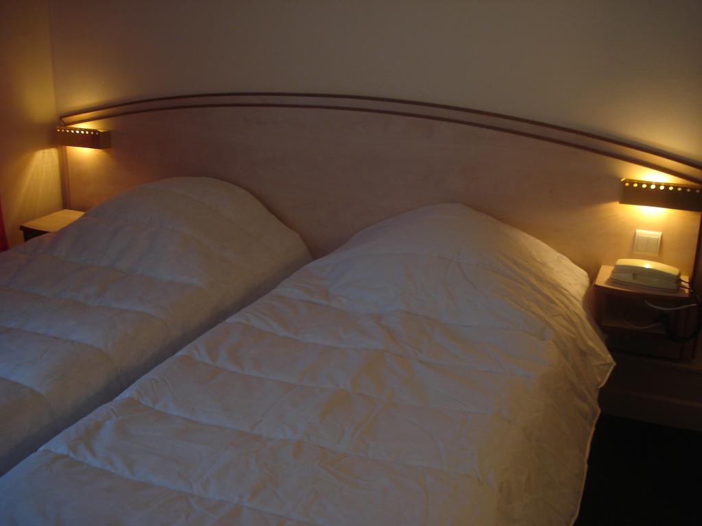 Le Terminus Hotel Tarascon Bagian luar foto