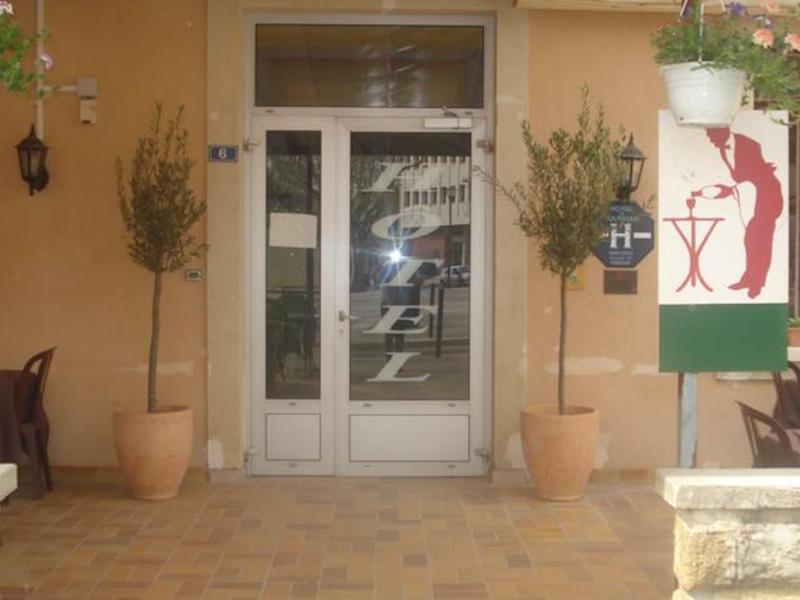 Le Terminus Hotel Tarascon Bagian luar foto