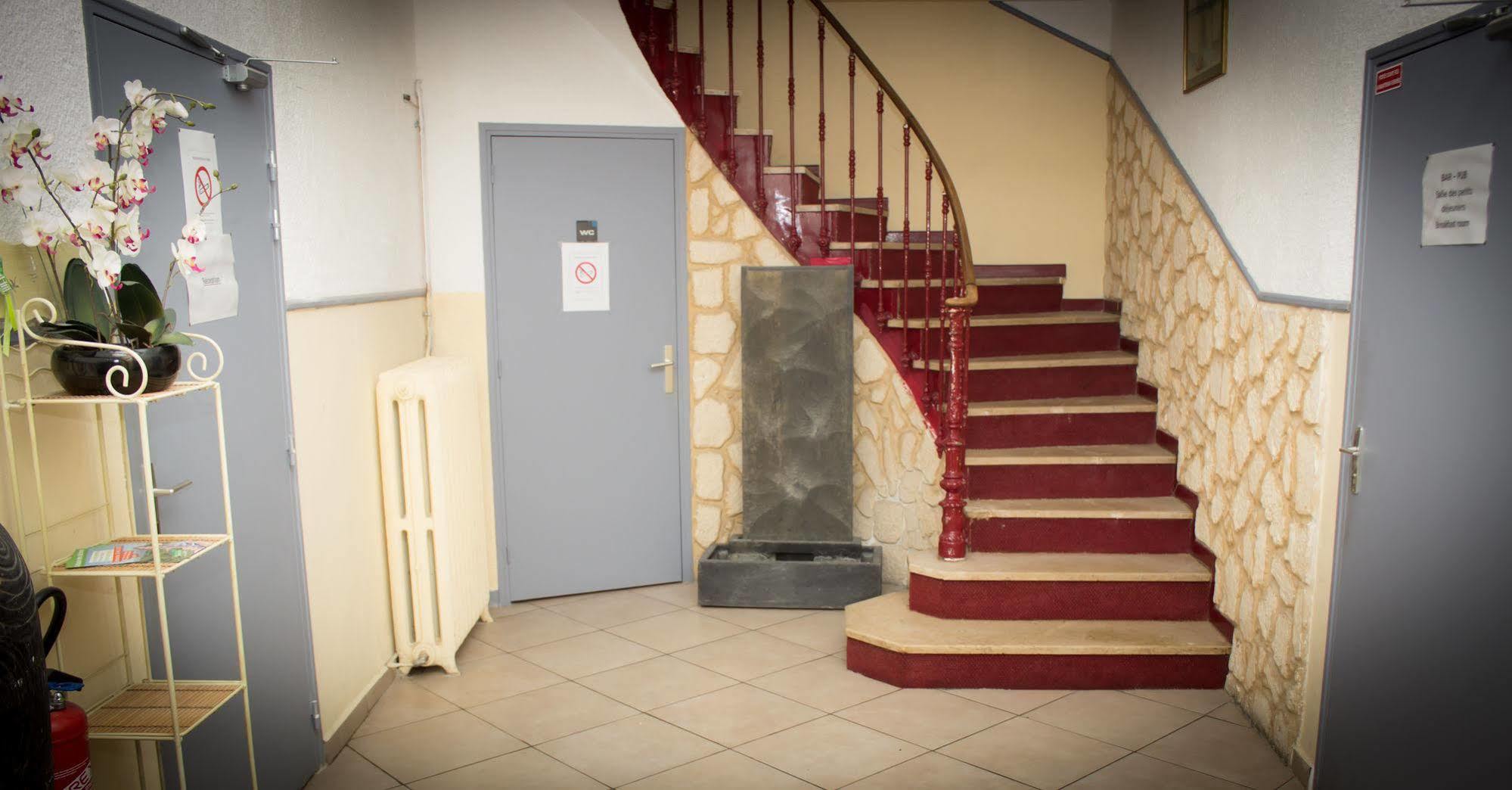 Le Terminus Hotel Tarascon Bagian luar foto