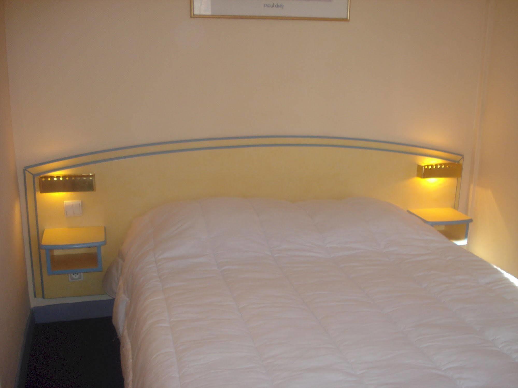 Le Terminus Hotel Tarascon Bagian luar foto