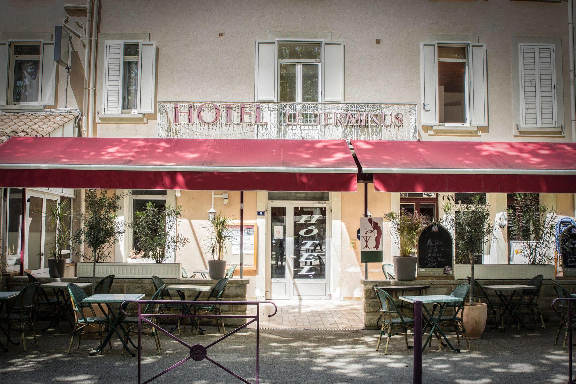 Le Terminus Hotel Tarascon Bagian luar foto